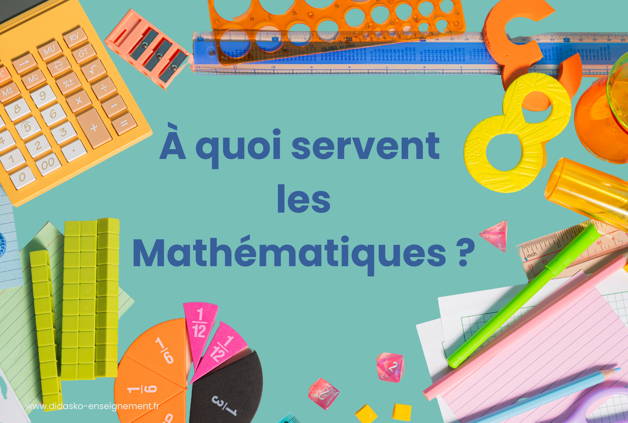 Plusieurs objets liés aux mathématiques entourant la phrase "A qui servent les mathématiques ?"