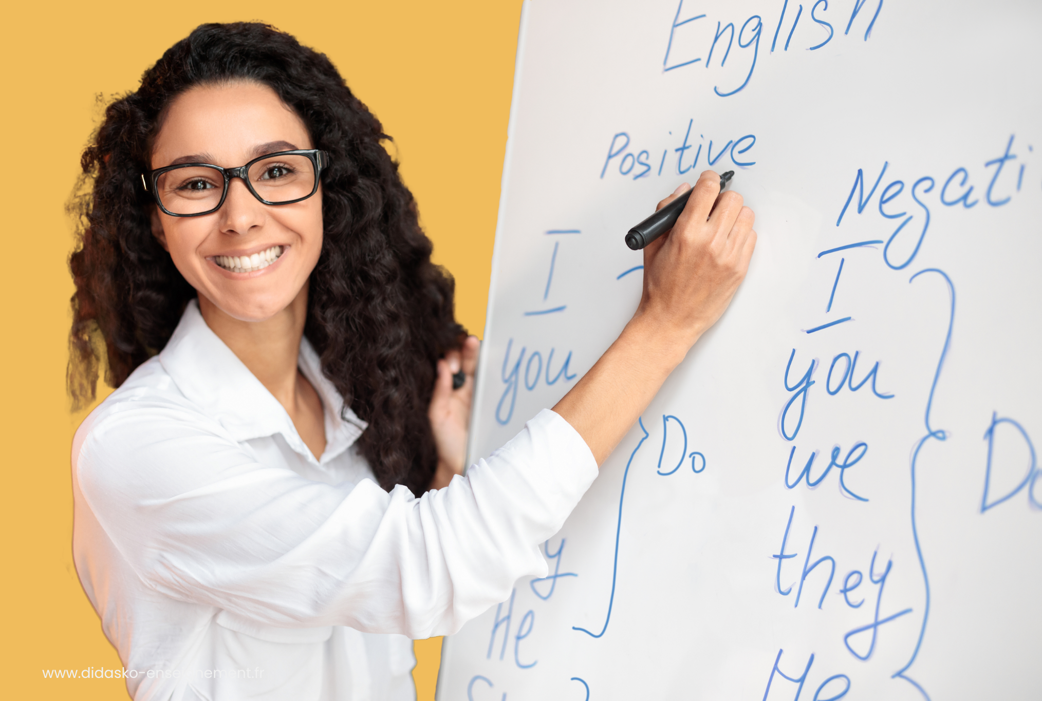 Professeur de cours particuliers déclaré et souriante. Elle est l'opposée des risques liés aux cours particuliers au black